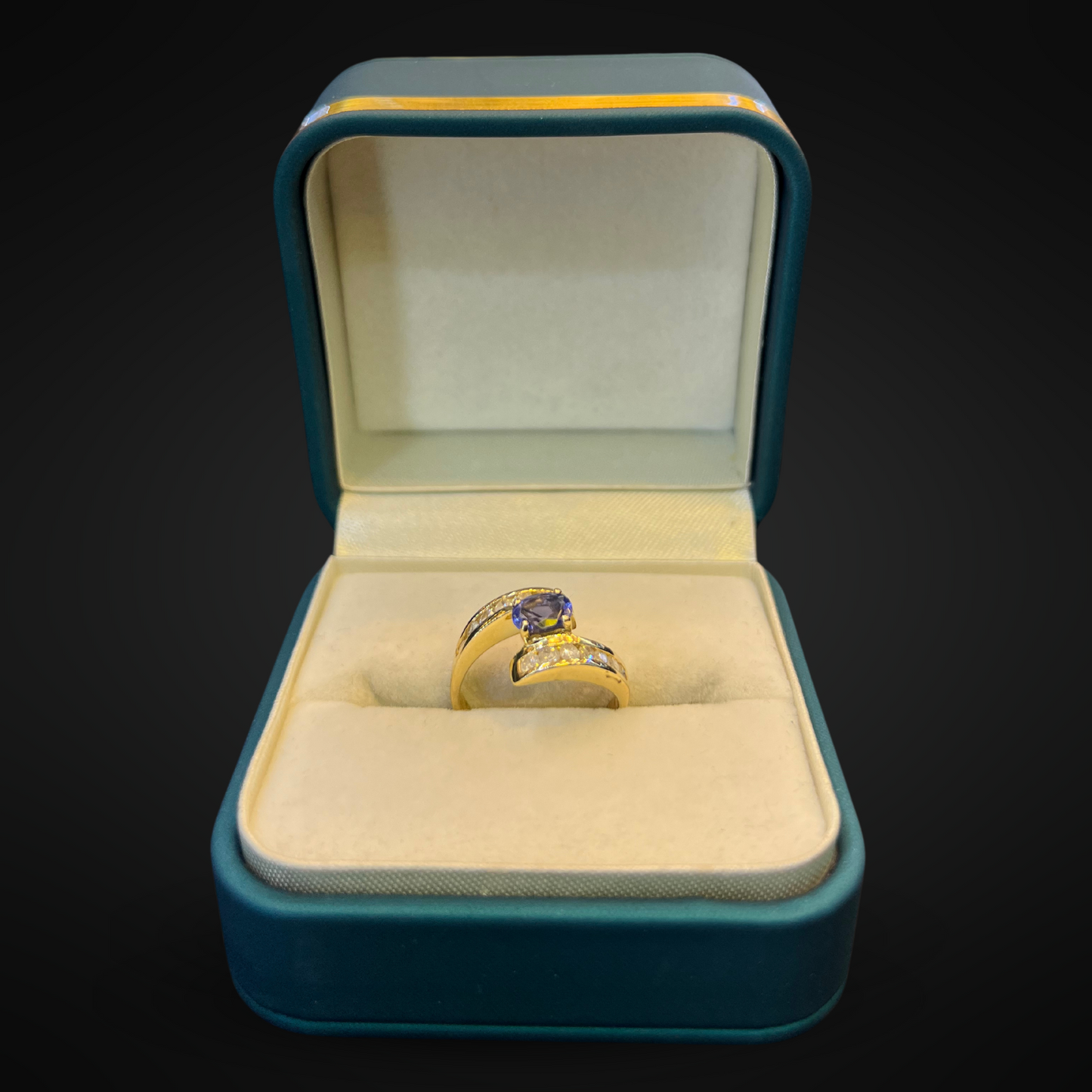 Anillo de Tanzanita con Diamantes 14K