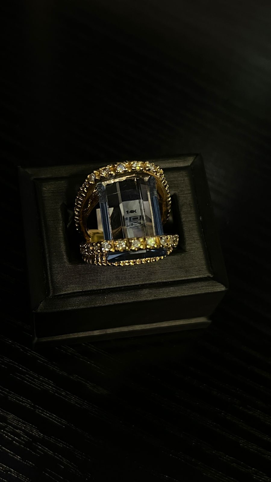 Anillo de Turmalina Azul con Diamantes 14K