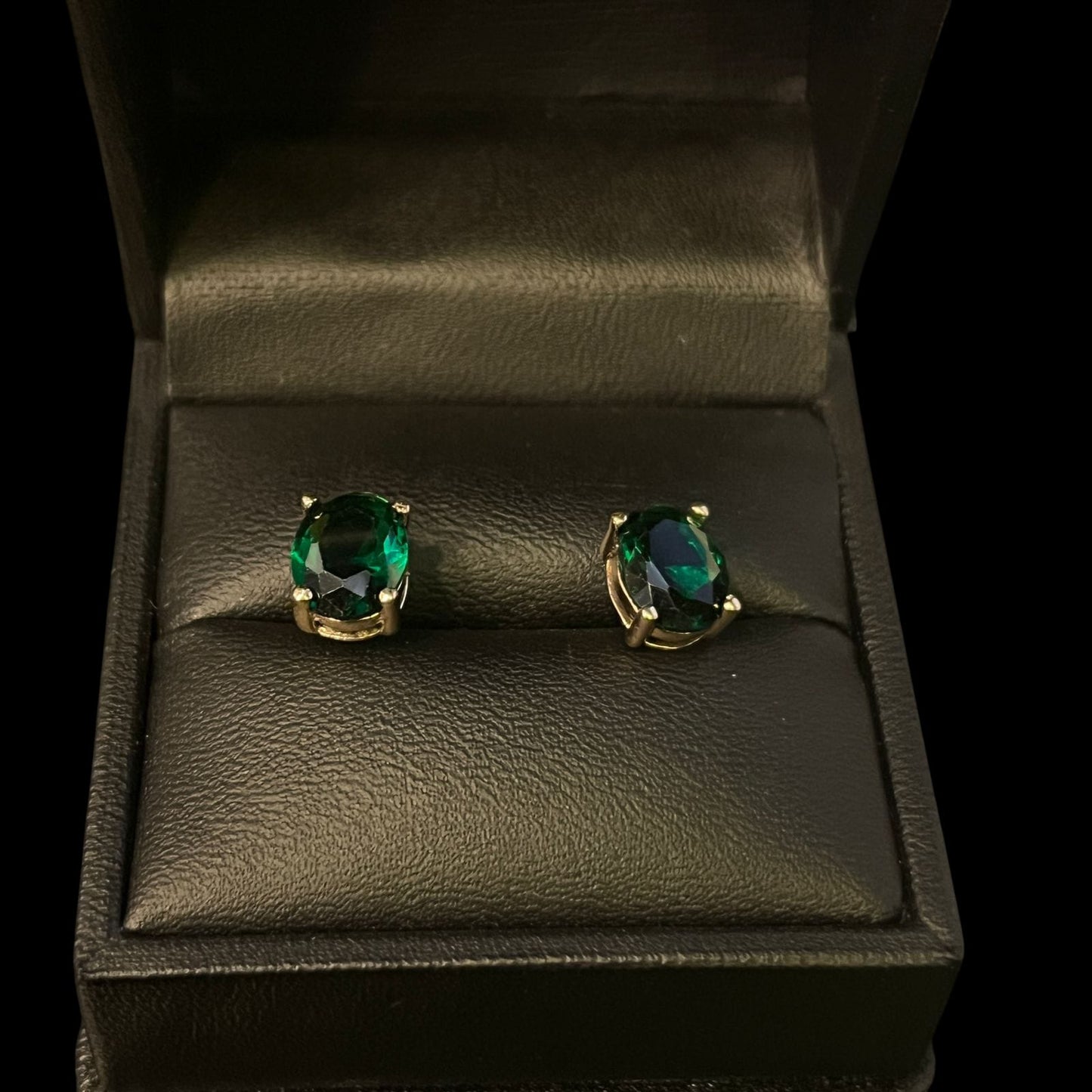 Broqueles Piedra Ovalada Verde 10K