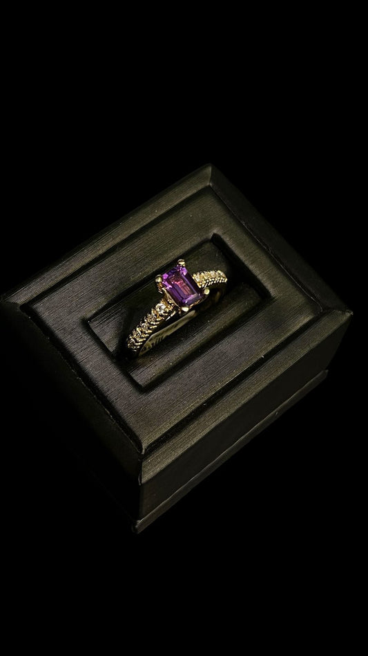 Anillo Casual Piedra Morada 10K