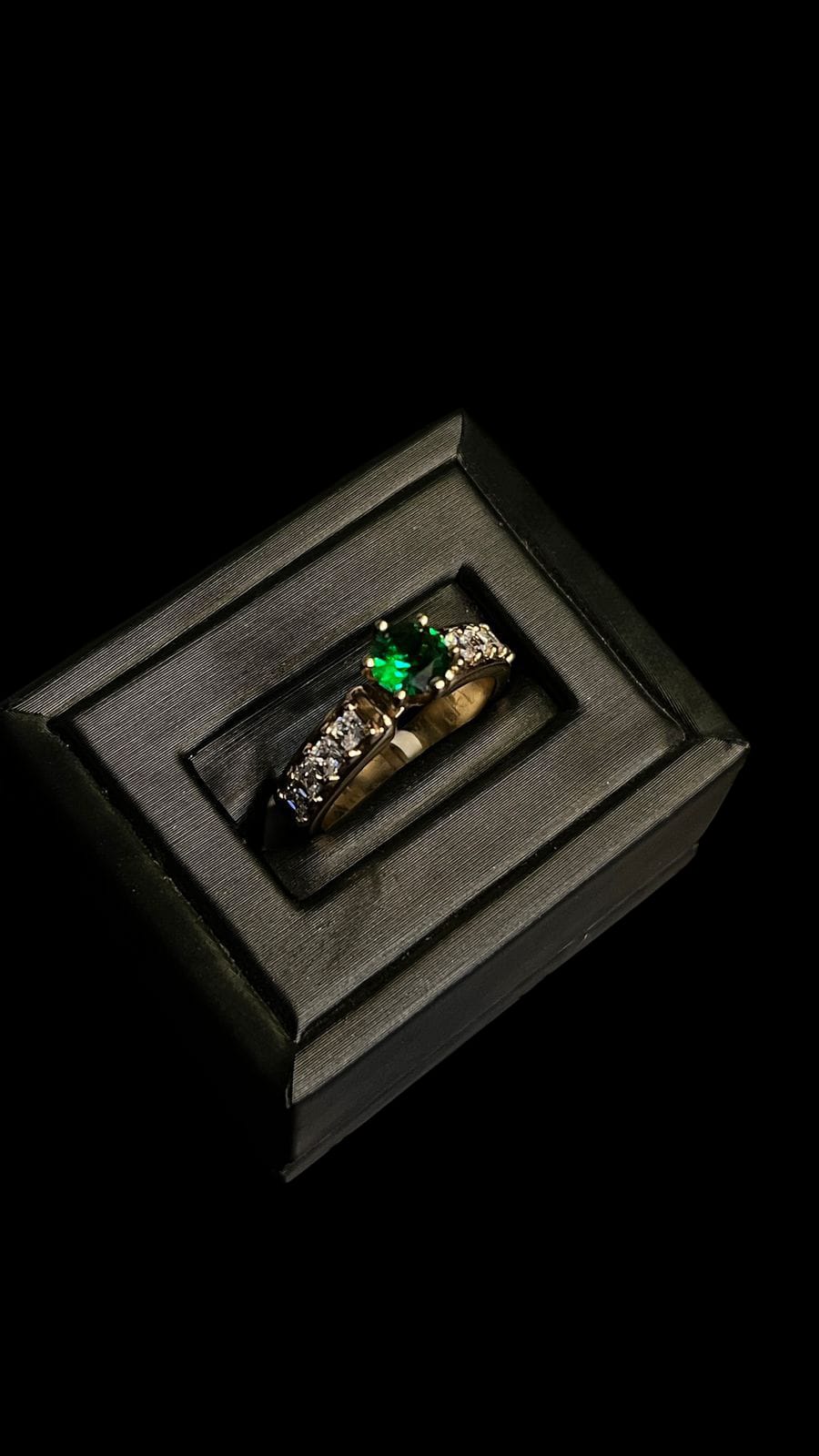 Anillo Casual Piedra Verde 10K