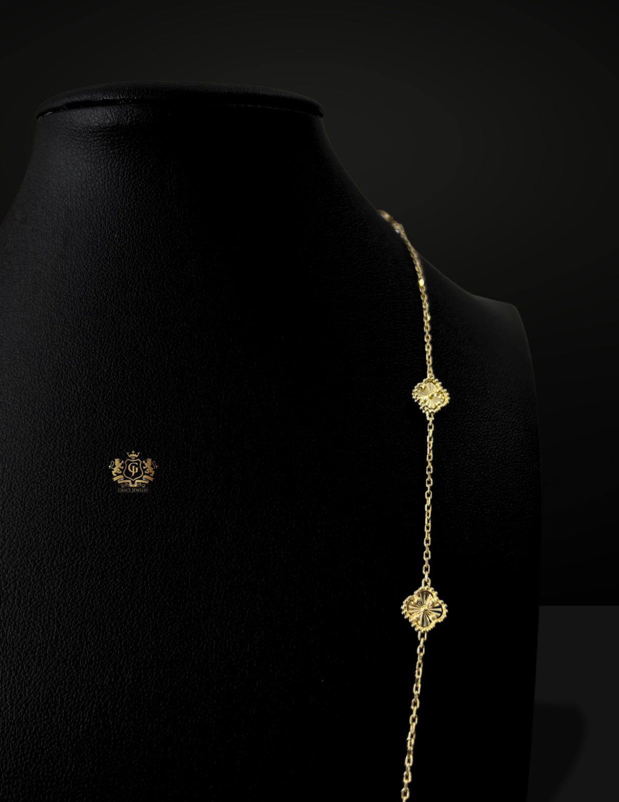 Collar de Trébol Dorado con Adiamantado 10K