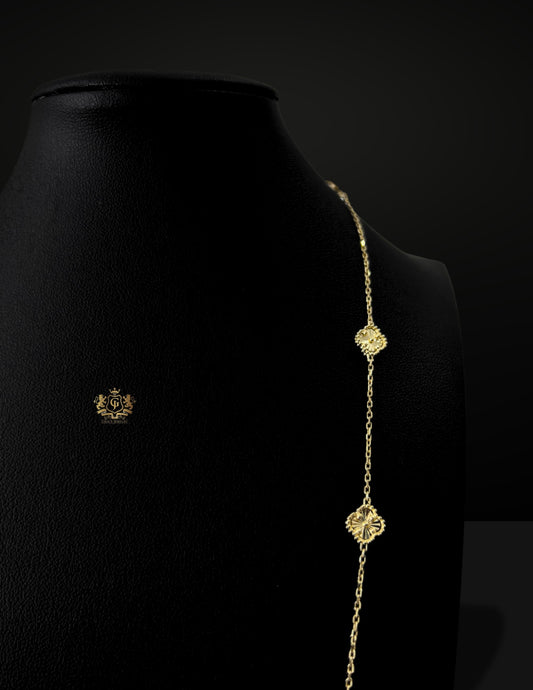 Collar de Trébol Dorado con Adiamantado 10K