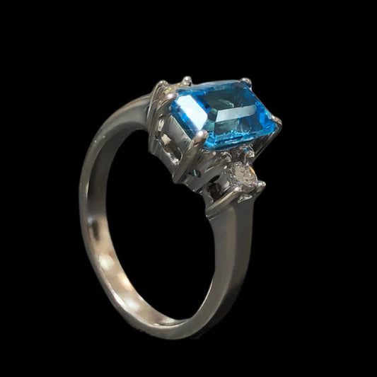 Anillo London Blue Topaz Oro Blanco