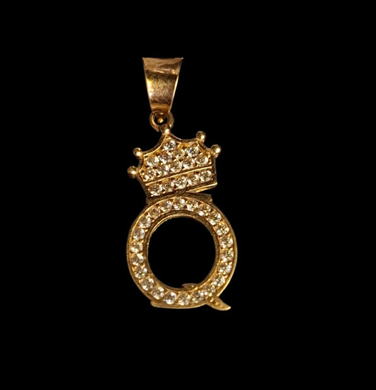 Dije Letra Q Corona 10K