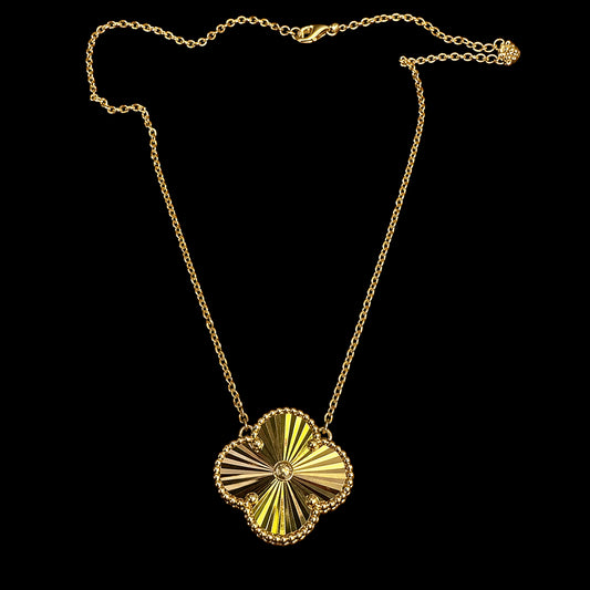 Collar Van Cleef Blanco y Dorado